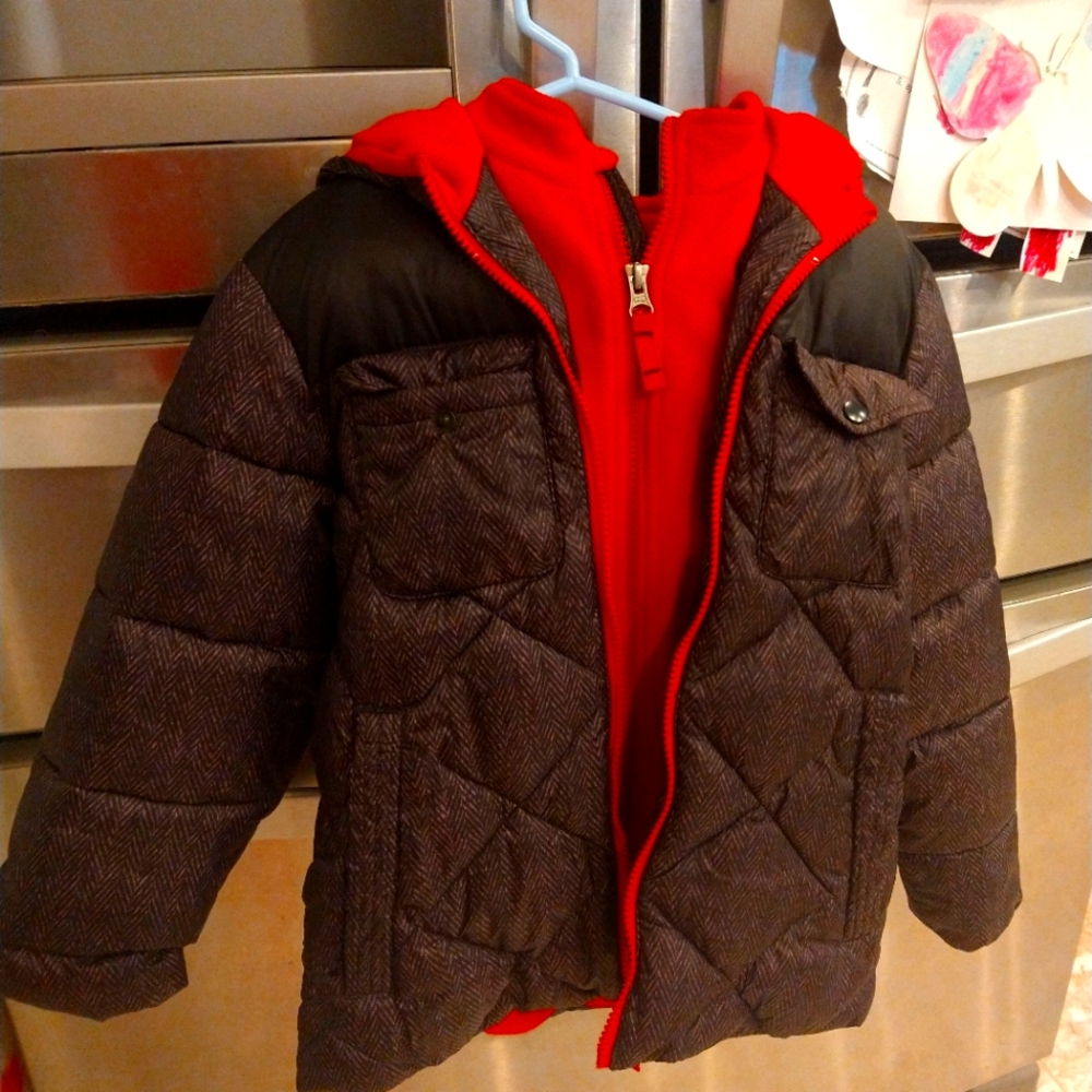 Boys size 6 youth winter jacket with inner vest SNOZU ( black and red)